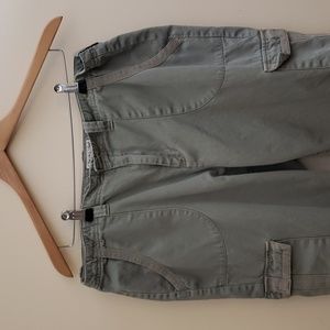 Covington Woman's Green Cargo Capri 100% Cotton Pants, 6 Pockets, Size 14